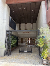 福岡市中央区大名、中古マンションのエントランス画像です