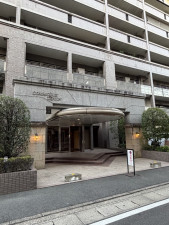 福岡市中央区今泉、中古マンションのエントランス画像です