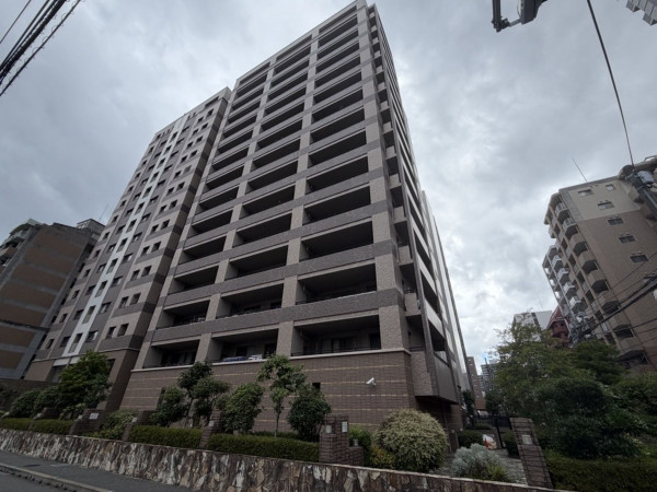 福岡市中央区薬院、中古マンションの外観画像です
