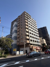 福岡市中央区平尾、中古マンションの外観画像です