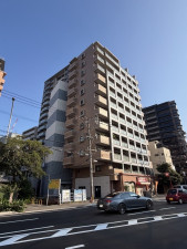 福岡市中央区平尾、中古マンションの外観画像です