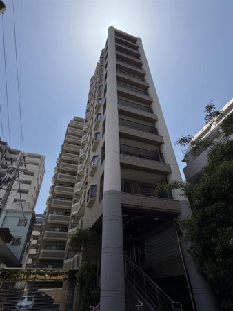 福岡市中央区荒戸、中古マンションの外観画像です