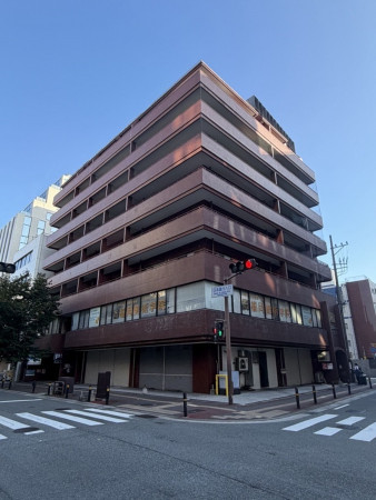 福岡市中央区天神、中古マンションの外観画像です
