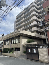 福岡市中央区薬院、中古マンションの外観画像です