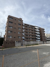 福岡市中央区草香江、中古マンションの外観画像です