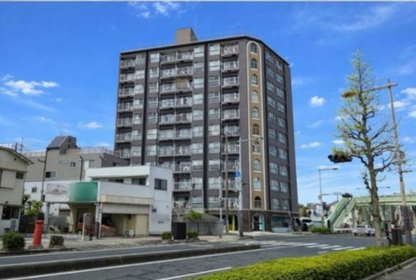 熊谷市石原、中古マンションの外観画像です