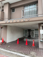 四日市市中部、中古マンションのエントランス画像です