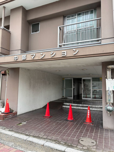 四日市市中部、中古マンションのエントランス画像です