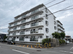 四日市市日永西、中古マンションの外観画像です