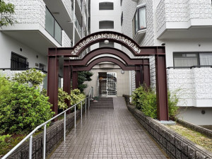 四日市市日永西、中古マンションのエントランス画像です