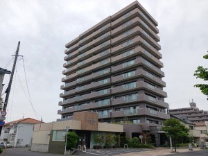 須賀川市上北町、マンションの外観画像です