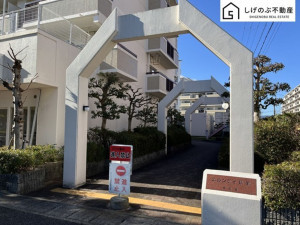 草津市草津町、中古マンションのエントランス画像です