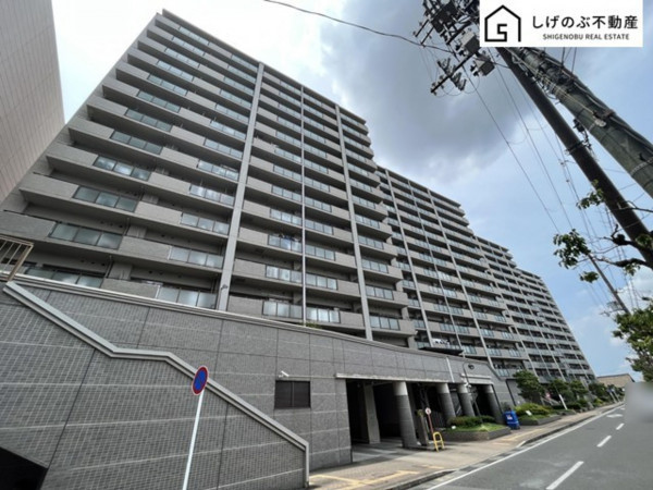 草津市渋川、中古マンションの外観画像です
