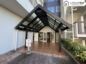 草津市草津町、中古マンションのエントランス画像です