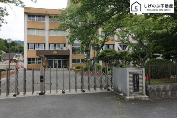 湖南市針、中古マンションの小学校画像です