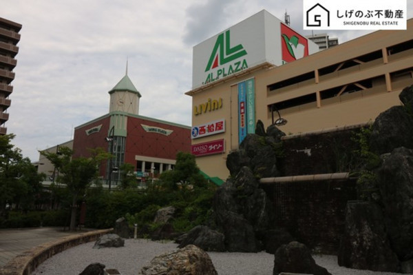 栗東市野尻、中古マンションのショッピングセンター画像です