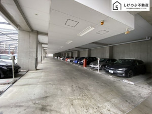 栗東市綣、中古マンションの駐車場画像です