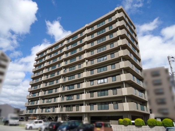 姫路市飾磨区恵美酒、マンションの外観画像です