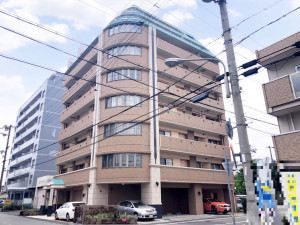 姫路市安田、マンションの外観画像です