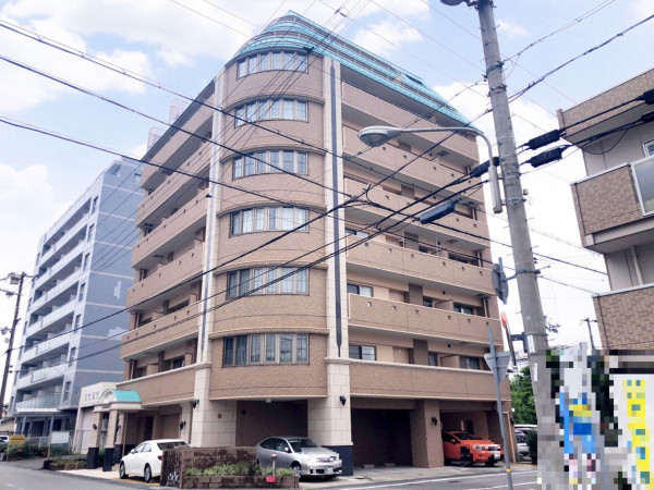 姫路市安田、マンションの外観画像です