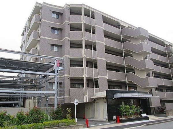 姫路市西八代町、マンションの外観画像です