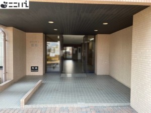 揖保郡太子町馬場、マンションの玄関画像です