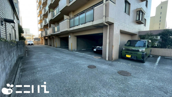 姫路市広畑区東新町、マンションの駐車場画像です