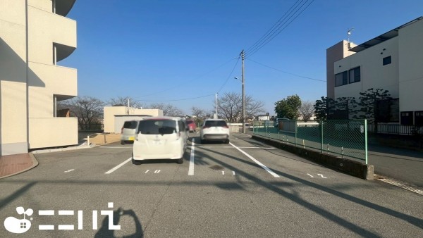姫路市広畑区北河原町、マンションの駐車場画像です