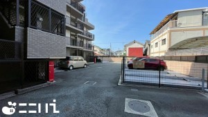 姫路市伊伝居、マンションの駐車場画像です