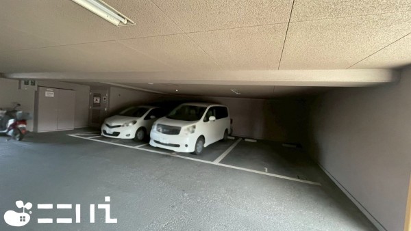 姫路市伊伝居、マンションの駐車場画像です