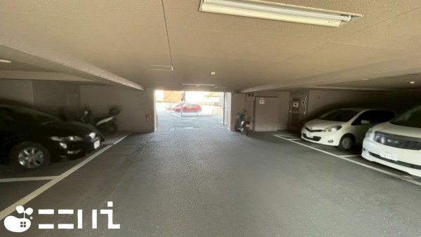 姫路市伊伝居、マンションの駐車場画像です