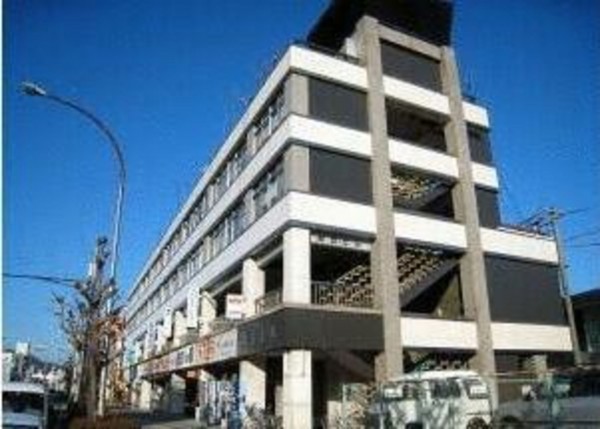 姫路市船丘町、マンションの外観画像です