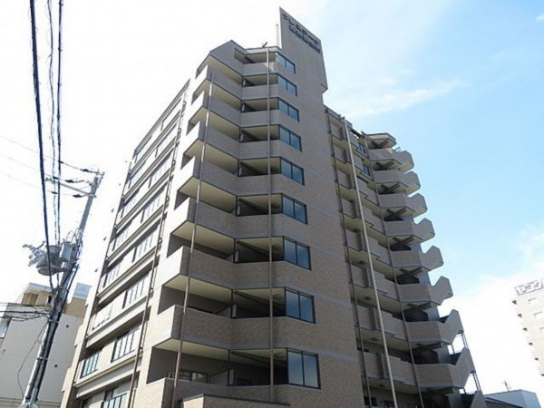 姫路市栗山町、マンションの外観画像です