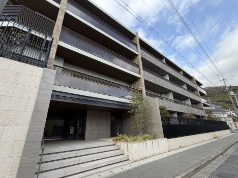 ディアエスタミオ西岡本中古マンション