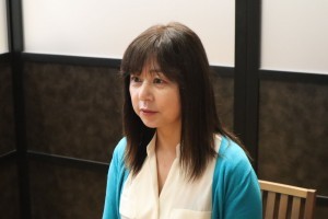 角　由紀