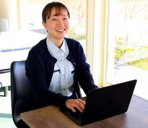 岩佐　美絵子