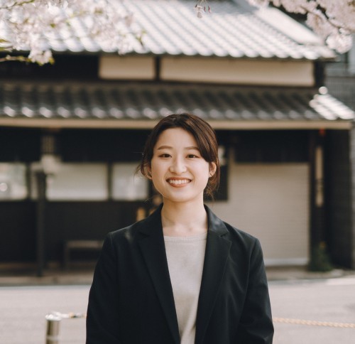 角　有美子